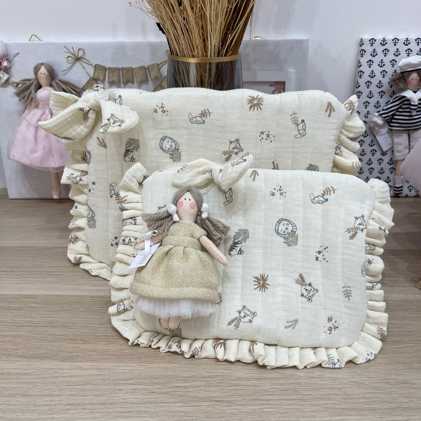 Pochette con bambola portachiavi