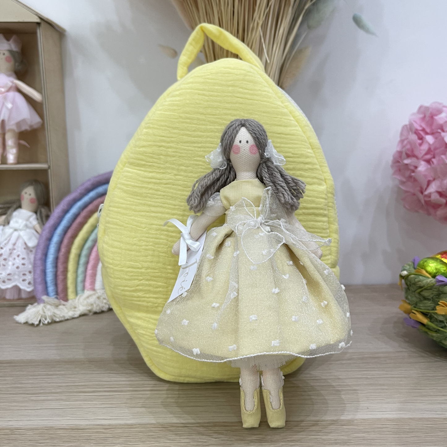 UOVO DI STOFFA CON BAMBOLA 21cm