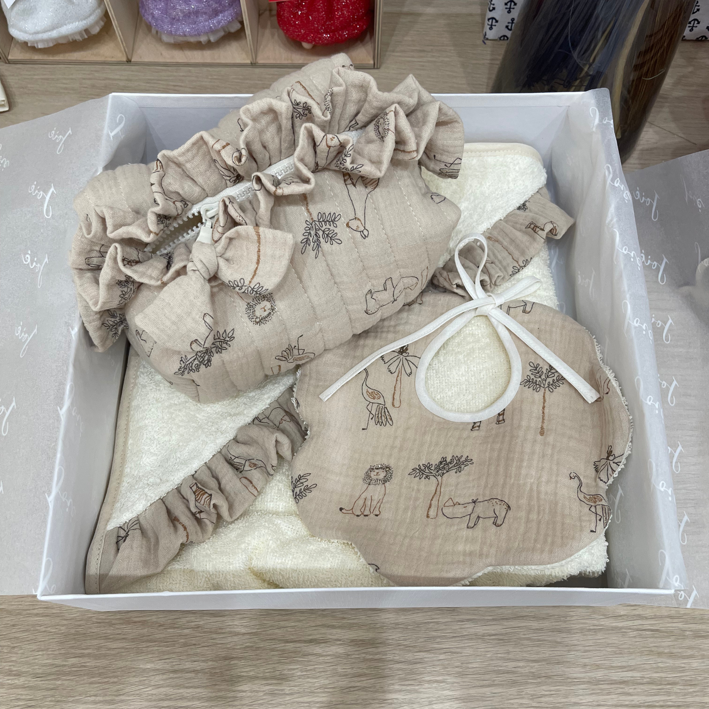 BOX REGALO bavetta fiore+ asciugamano cappuccio+ beauty case S