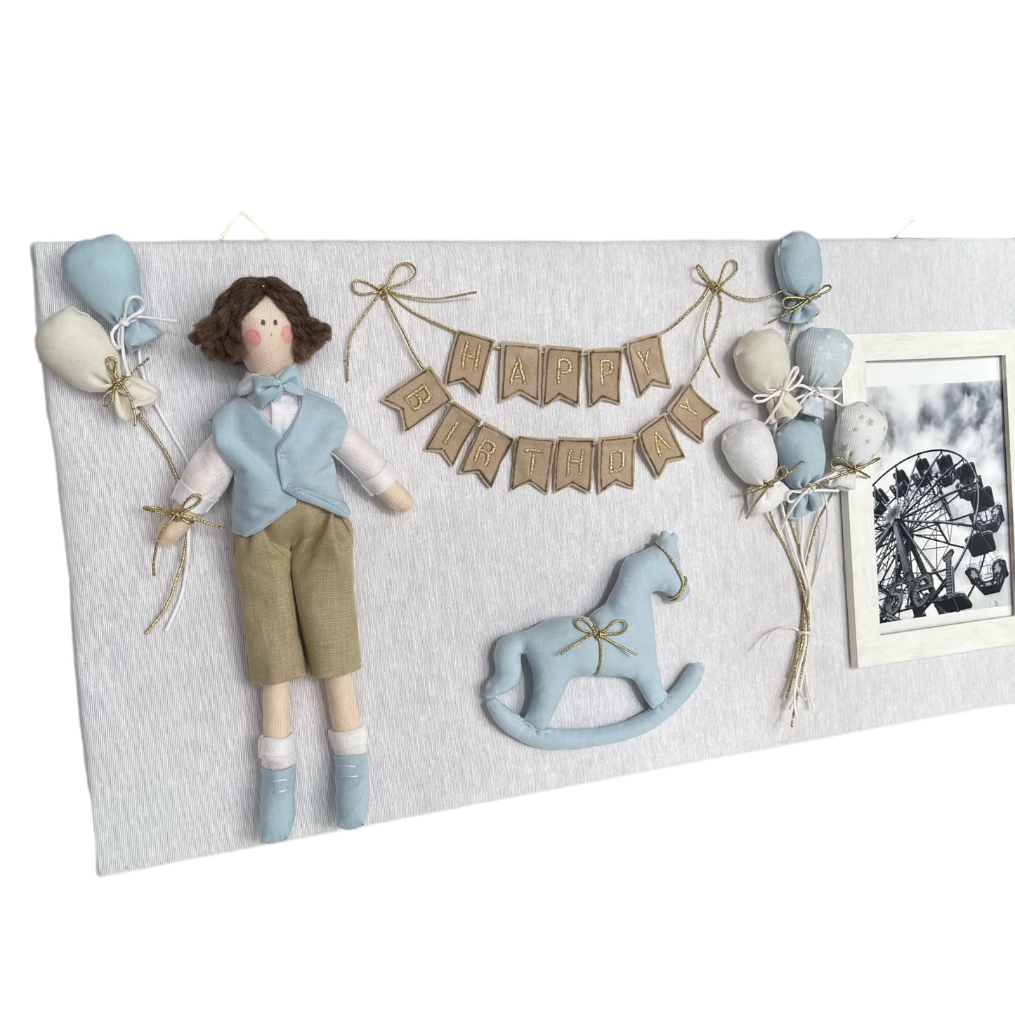 Quadro porta foto "Happy Birthday" rivestito in tessuto con bambola