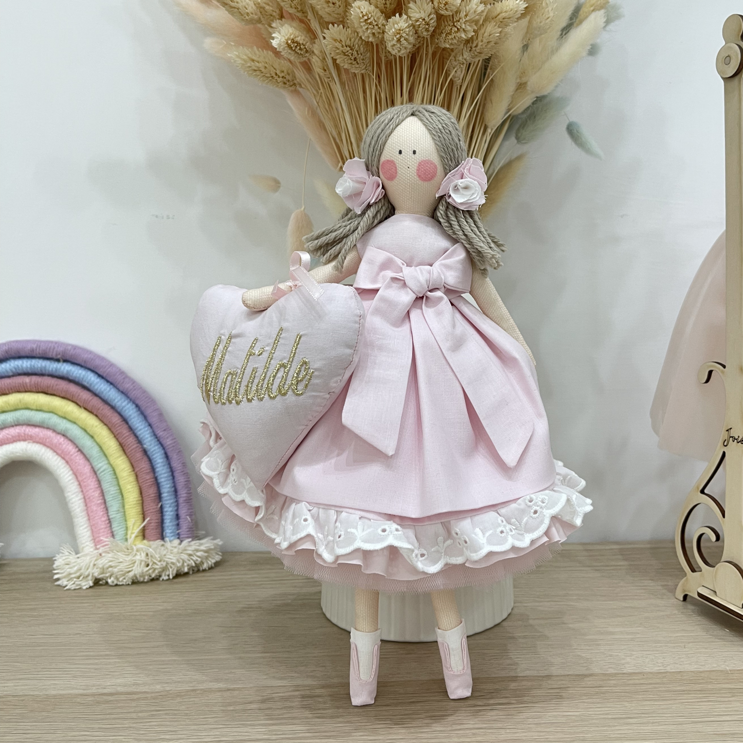 Bambola "Carol" con rouches in pizzo San Gallo