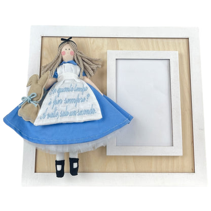 Cornice porta foto in legno con bambola Alice