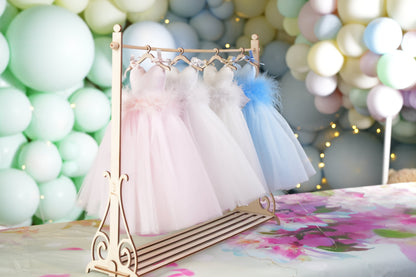 Abitino porta confetti profumatore in tulle con piume -